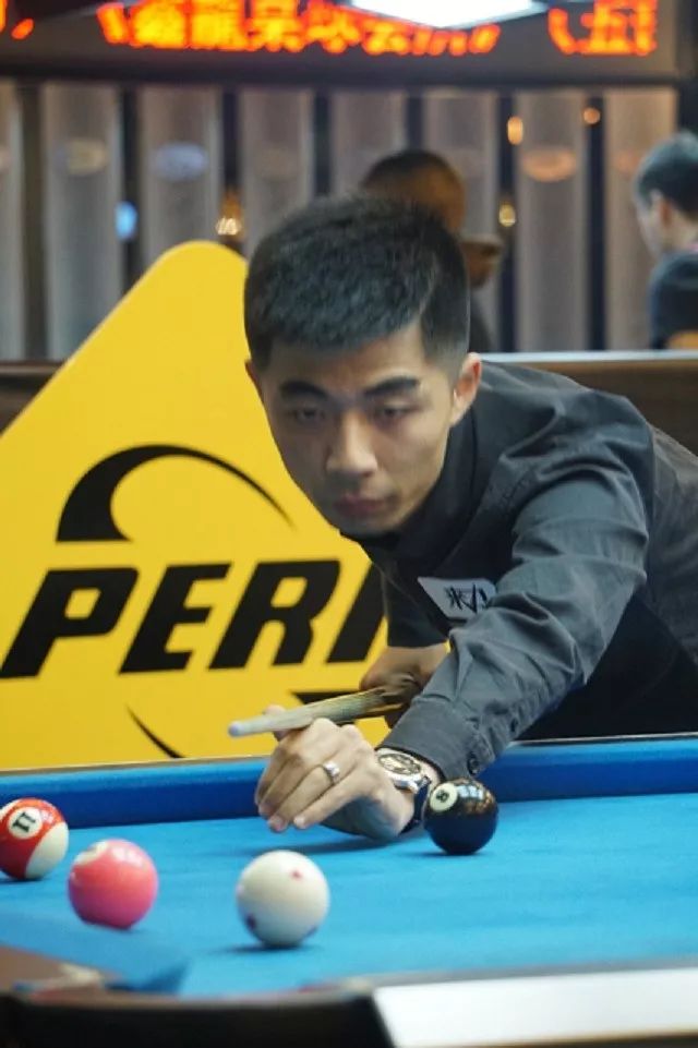 吸引对手后